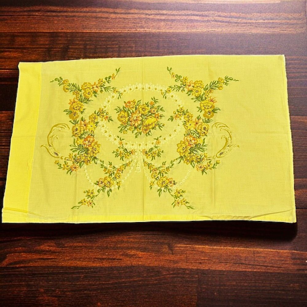 J.P.‎ Stevens Vintage Standard Pillowcase 20x32” Tastemaker Yellow Floral Muslin